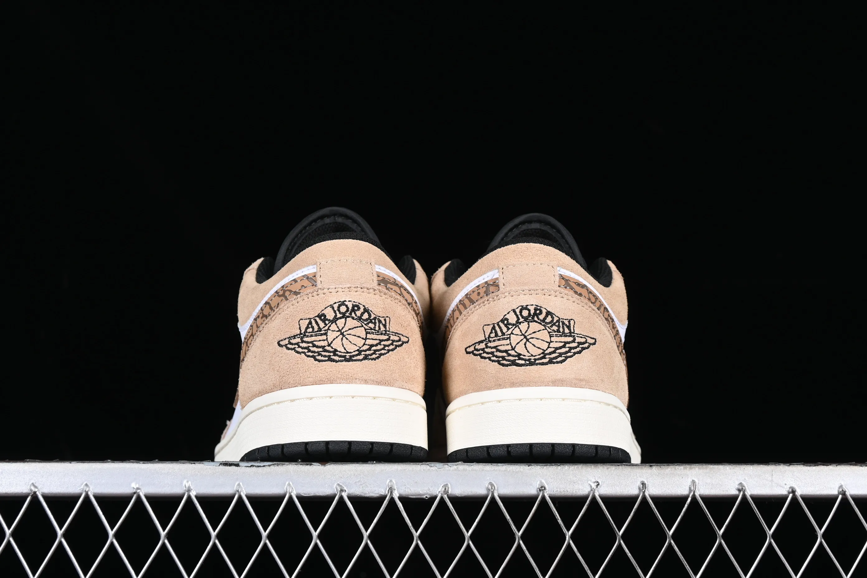 All categories Air Jordan Jordan series basketball shoes Air Jordan 1 Low G version pure original Air Jordan 1 Low AJ1 Joe 1 white and yellow burst pattern low-top cultural casual sneakers DZ4130-201